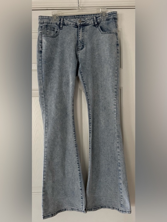 Denim - Women’s Light Wash Flare Jeans size XL 85% cotton